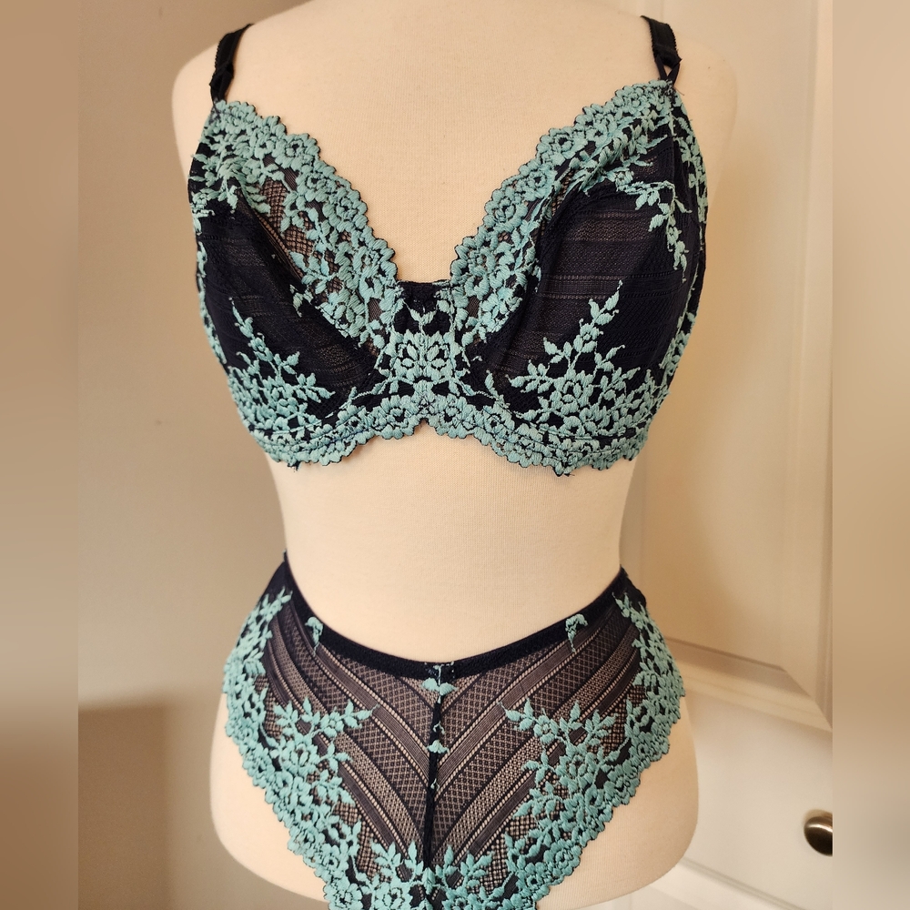 Wacoal Embrace Lace Underwire Bra & Cheeky Panty Set